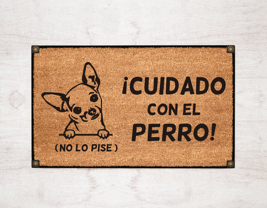 Cuidado con el perro (no lo pise)